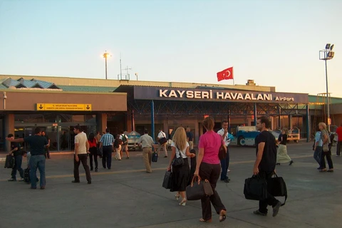 Nổ súng tại sân bay ở Thổ Nhĩ Kỳ, 1 cảnh sát bị thương