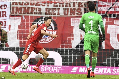 Cận cảnh Bayern Munich thắng vùi dập Dortmund ở Allianz Arena