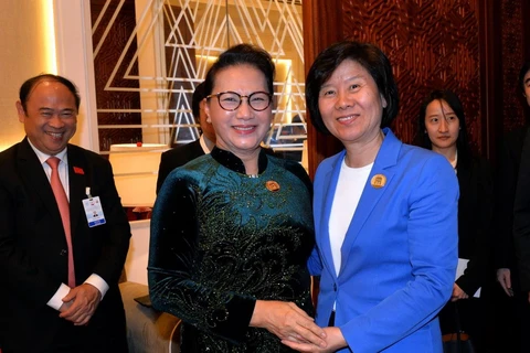 Chủ tịch Quốc hội Nguyễn Thị Kim Ngân tiếp Phó Chủ tịch Ủy ban Thường vụ Nhân đại Trung Quốc. (Ảnh: Trọng Đức/TTXVN)
