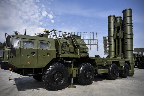 Hệ thống phòng thủ tên lửa S-400 của Nga. (Ảnh: AFP/TTXVN)