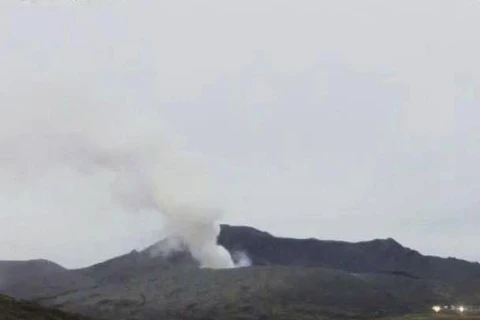 Hình ảnh núi lửa Aso phun trào hôm 16/4. (Nguồn: japantimes.co.jp)