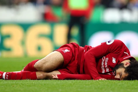 Salah dính chấn thương ở trận gặp Newcastle. (Nguồn: Getty Images)