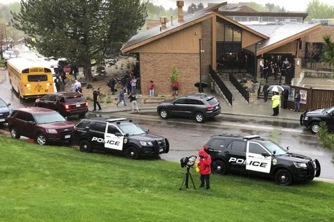 Cảnh sát tại trường STEM School Highlands Ranch sau vụ xả súng. (Nguồn: AP)