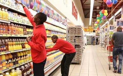 Khách mua hàng ở siêu thị tại Nam Phi. (Nguồn: African Business Central)