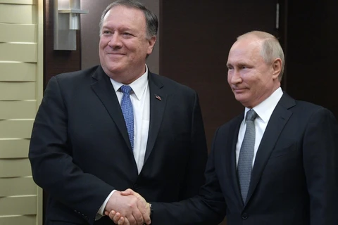 Tổng thống Nga Vladimir Putin gặp Ngoại trưởng Mỹ Mike Pompeo. (Nguồn: EPA)