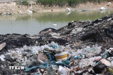 [Photo] Nan giải tình trạng đổ trộm rác thải công nghiệp ở Bắc Ninh