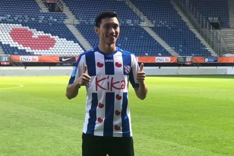 Video Đoàn Văn Hậu họp báo ra mắt tại SC Heerenveen của Hà Lan