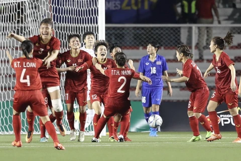 Đội tuyển bóng đá nữ giành HCV SEA Games 30. (Ảnh: Vietnam+)