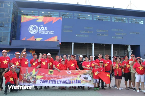 Cổ động viên 'hâm nóng' trận đấu U23 Việt Nam - U23 UAE