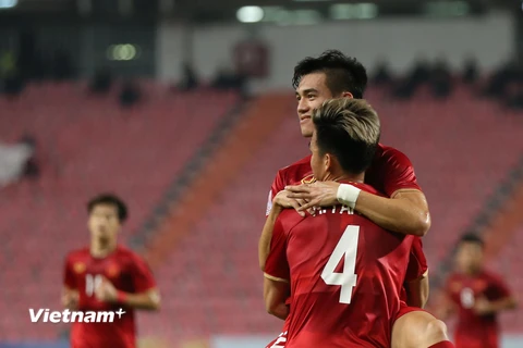 Cận cảnh tiền đạo Tiến Linh ghi bàn vào lưới U23 Triều Tiên