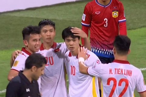 Cận cảnh Công Phượng ghi bàn đầu tiên cho Việt Nam ở AFF Cup 2020