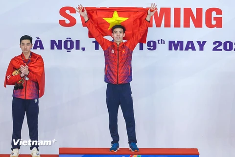 Cận cảnh Huy Hoàng giành HCV đầu tiên cho bơi Việt Nam ở SEA Games 31