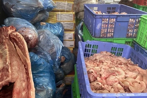 Quảng Trị: Phát hiện số lượng lớn thực phẩm đã bốc mùi hôi thối