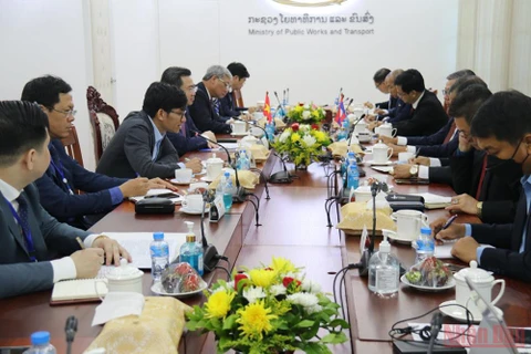 Bộ Xây dựng Việt Nam-Bộ Công chính và Vận tải Lào tăng cường hợp tác