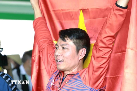 Hình ảnh xạ thủ Trần Quốc Cường giành huy chương Vàng SEA Games 31