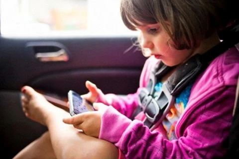 Hạn chế cho trẻ dưới 12 tuổi sử dụng smartphone