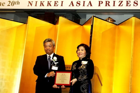 Bà Mai Kiều Liên, Tổng giám đốc công ty cổ phần sữa Việt Nam Vinamilk là người Việt Nam duy nhất đoạt giải trong lĩnh vực “Kinh tế và đổi mới doanh nghiệp” của giải thưởng Nikkei châu Á.