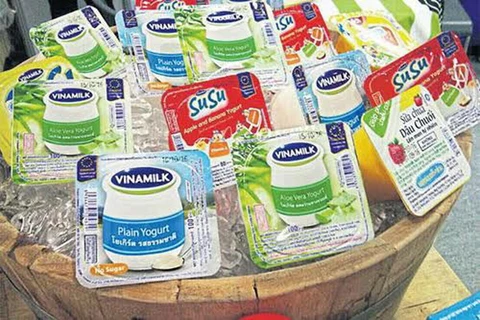 Sữa chua Vinamilk được bán ở chuỗi cửa hàng tiện ích Lawson, hệ thống siêu thị The Mall và Foodland tại Thái Lan.