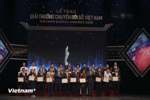 Lễ trao Giải thưởng Chuyển đổi số Việt Nam - Vietnam Digital Awards 2019 nhằm tôn vinh các cá nhân và tổ chức có thành tựu trong công cuộc chuyển đổi, phát triển công nghệ số. (Ảnh: Minh Hiếu/Vietnam+)