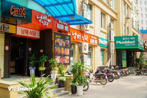 [Photo] Khu 'phố Hàn Quốc' tại Hà Nội thế nào giữa tâm dịch COVID-19?