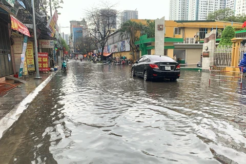 [Photo] Hà Nội vừa mưa to, nhiều tuyến đường ngập sâu 