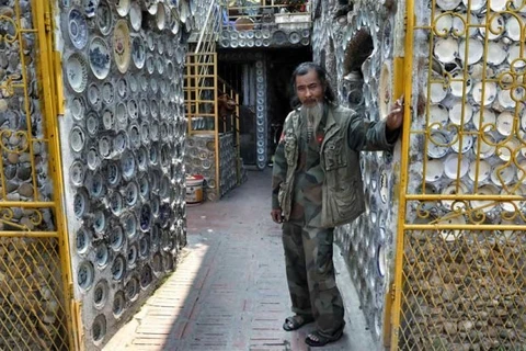 Người đàn ông Việt Nam lên báo Tây vì dùng 10.000 đồ gốm trang trí nhà