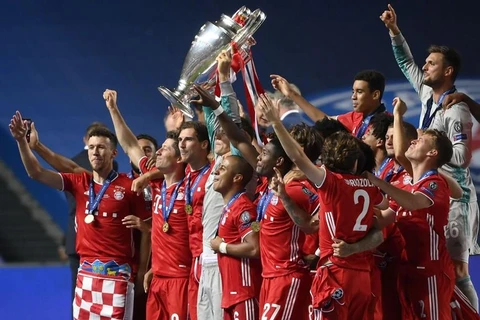 Các cầu thủ ăn mừng chiến thắng Champions League (Ảnh: Fcb.com)