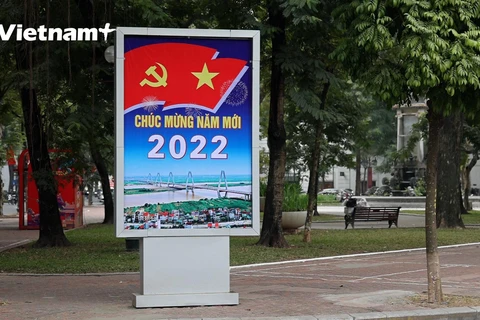 [Video] Hà Nội trang trí phố phường chào đón Tết Dương lịch 2022 