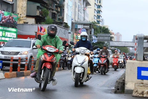 [Photo] Cận cảnh người dân Thủ đô Hà Nội đón đợt rét nhất từ đầu mùa