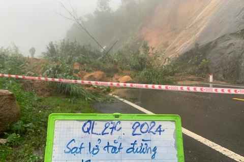 Vị trí sạt lở ở Km 42 trên Quốc lộ 27C, đoạn đèo Khánh Lê, huyện Khánh Vĩnh, tỉnh Khánh Hòa sáng 15/12. (Nguồn: TTXVN) 