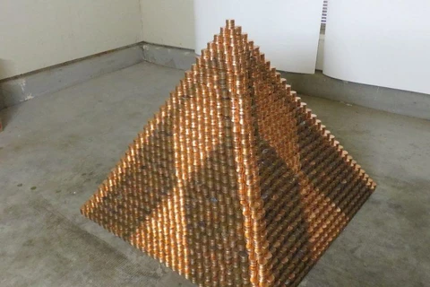 Kim tự tháp bằng tiền xu của Corey Nielsen (Nguồn: Wonderful Engineering)