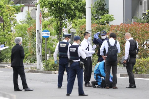 Cảnh sát điều tra tại hiện trường vụ tấn công tại thành phố Kawasaki, Nhật Bản (Ảnh: THX/TTXVN)