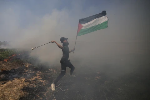 Người biểu tình Palestine xung đột với binh sĩ Israel ở thành phố Khan Younis ngày 15/5/2019 (Ảnh: THX/TTXVN). 
