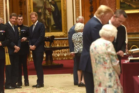 Hoàng tử Harry tìm cách né tránh Tổng thống Trump (Nguồn: Alpha Press) 