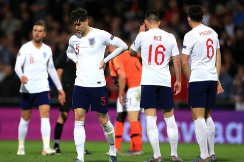 Các cầu thủ Anh buồn bã sau thất bại 1-3 trước Hà Lan. (Ảnh: PA)