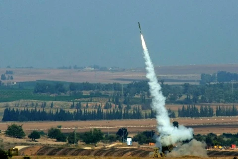 Tên lửa Vòm Sắt của Israel đánh chặn rocket phóng từ Gaza. (Ảnh: TimesofIsrael)