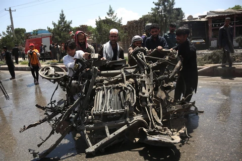 Hiện trường một vụ đánh bom tại Kabul, Afghanistan hôm 31/5. (Ảnh: THX/ TTXVN) 