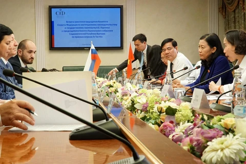 Đoàn đại biểu Ủy ban Tư pháp Quốc hội Việt Nam làm việc ở Hội đồng Liên bang Nga. (Ảnh: Lê Thị Tâm Hằng/TTXVN) 