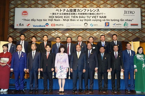 Thủ tướng Nguyễn Xuân Phúc chụp ảnh chung với các đại biểu dự hội nghị. (Ảnh: Thống Nhất/TTXVN) 