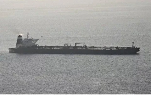 Tàu chở dầu bị bắt giữ trên vùng biển ngoài khơi Gibraltar . (Ảnh: The Irish Sun/TTXVN) 