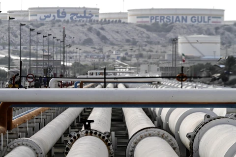 Một cơ sở khai thác dầu của Iran trên đảo Khark. (Ảnh: AFP/ TTXVN) 