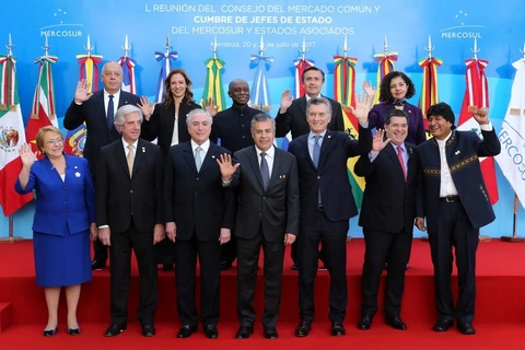 Các nhà lãnh đạo tham gia hội nghị thượng đỉnh Mercosur. (Ảnh: Reuters)