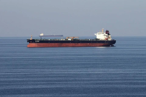 Một tàu chở dầu trên Eo biển Hormuz. (Ảnh: Reuters)