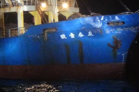 Tàu chở hàng Đài Loan bị hư hại. (Ảnh: Taiwan News)