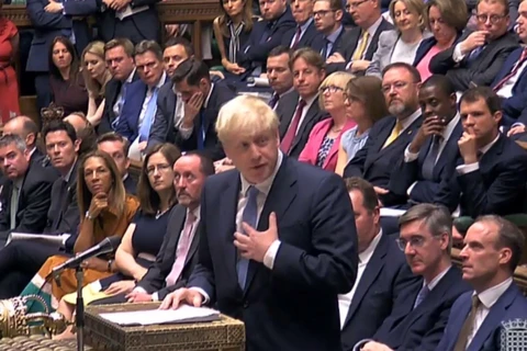 Thủ tướng Boris Johnson phát biểu trước Quốc hội Anh ở London. (Ảnh: AFP/TTXVN) 