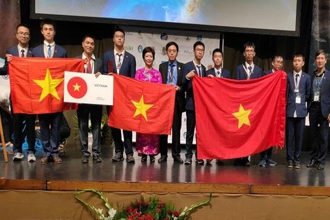 Các thí sinh Việt Nam tại IOAA 2019.