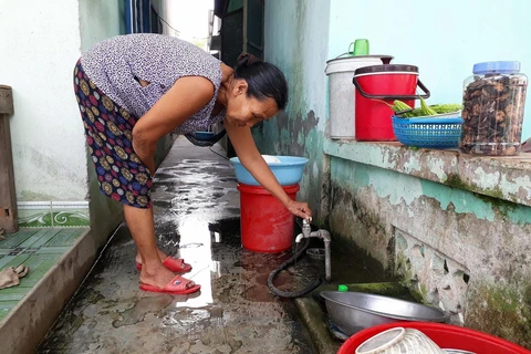 Người dân thiếu nước tại Đà Nẵng.