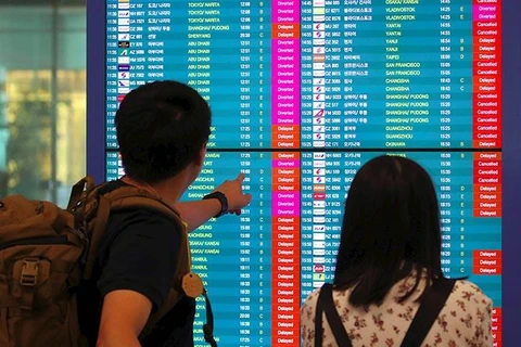 Nhiều chuyến bay bị huỷ bỏ do ảnh hưởng của bão Faxai. (Ảnh: AFP)
