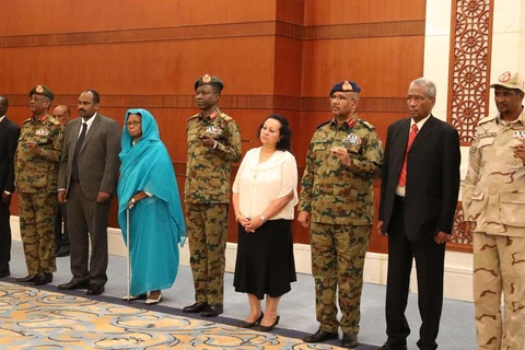 Nội các mới của Sudan tuyên thệ nhậm chức. (Ảnh: EPA)