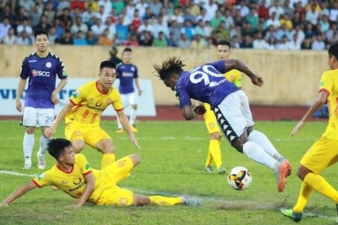 Trận đấu Hà Nội FC và Dược Nam Hà Nam Định diễn ra căng thẳng ngay từ những phút đầu.